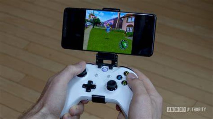 Samsung Galaxy S20 Ultra GameCube Emulation with Xbox Controller in One Hand
