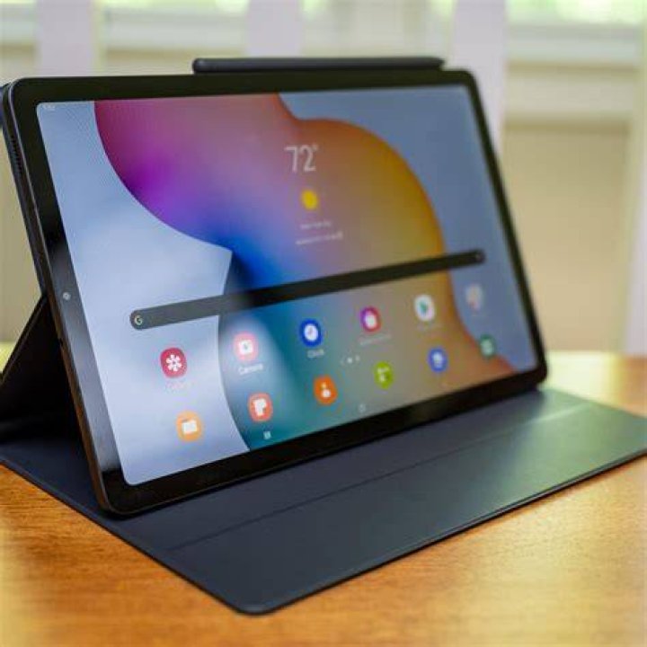 Samsung Galaxy Tab S6 on table with S Pen 2 Samsung Galaxy Tab S6 on table with S Pen 2