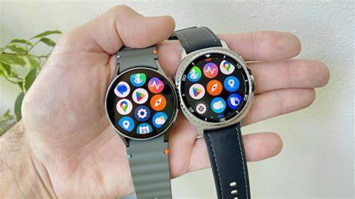 Samsung Galaxy Watch Review-3 samsung galaxy watch screen showing time analog mode