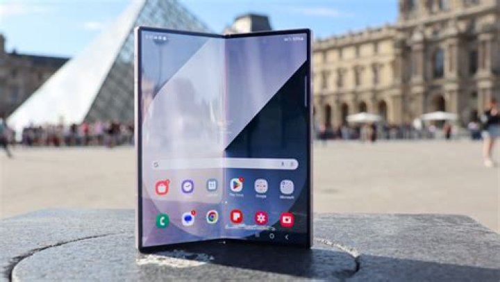 Samsung Galaxy Z Fold 2 laptop mode Samsung Galaxy Z Fold 2 laptop mode
