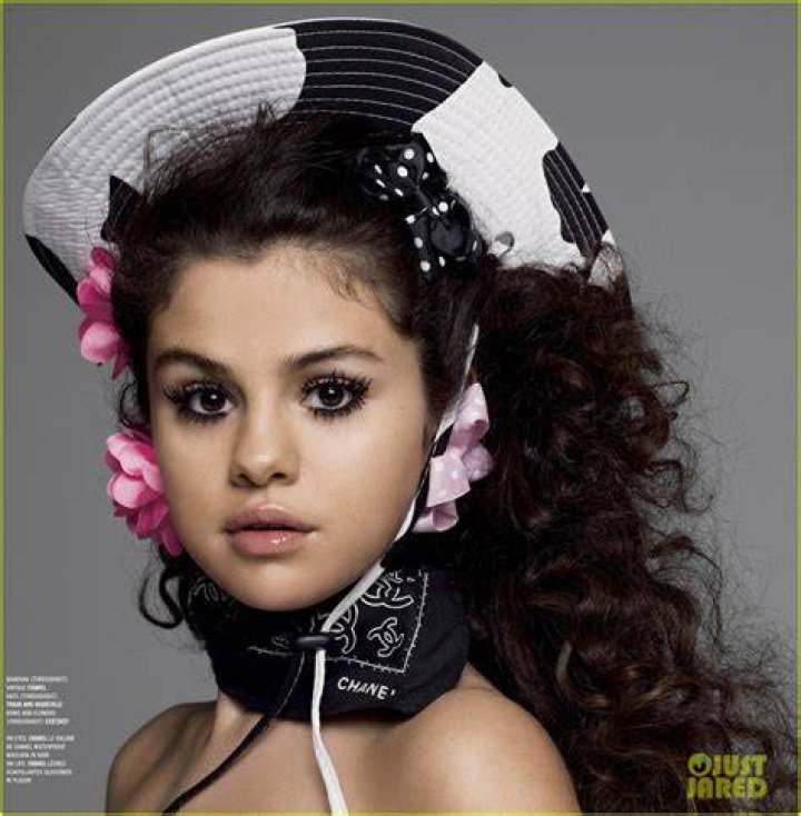 Selena Gomez goes topless in new photo shoot