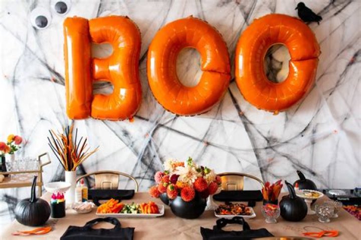 STYLECASTER | Halloween Party Ideas