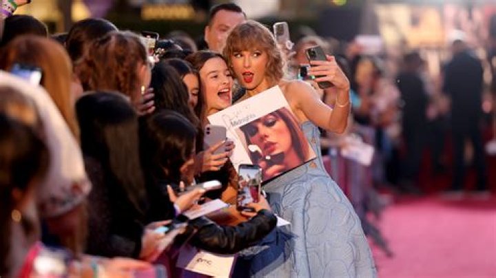 Taylor Swift Supporting Fans Taylor Swift Supporting Fans