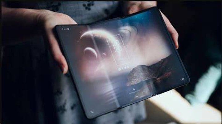 TCL zigzag foldable phone prototype TCL zigzag foldable phone prototype
