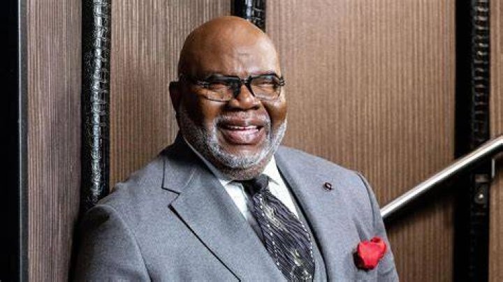 TD Jakes' Beautiful Wife Serita Flaunts Her Natural Beauty in a