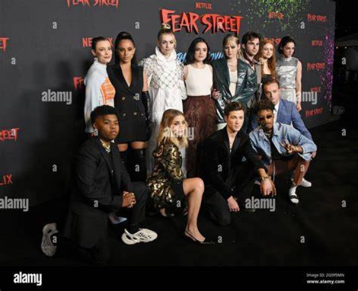 Fear Street 1978 Ted Sutherland and Sadie Sink in Fear Street 1978
