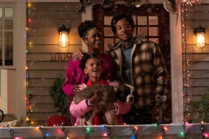 Teyonah Parris as Allison, Madison Skye Validum as Charlotte, and Chris 'Ludacris' Bridges as Eddie in DASHING THROUGH THE SNOW