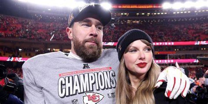 Travis Kelce responde preguntas sobre Taylor Swift y los paparazzi Billboard