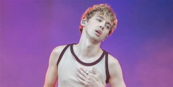Troye Sivan is not a bottom.