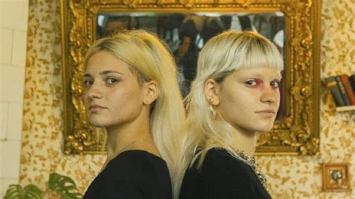 Twins Amy & Mimi
