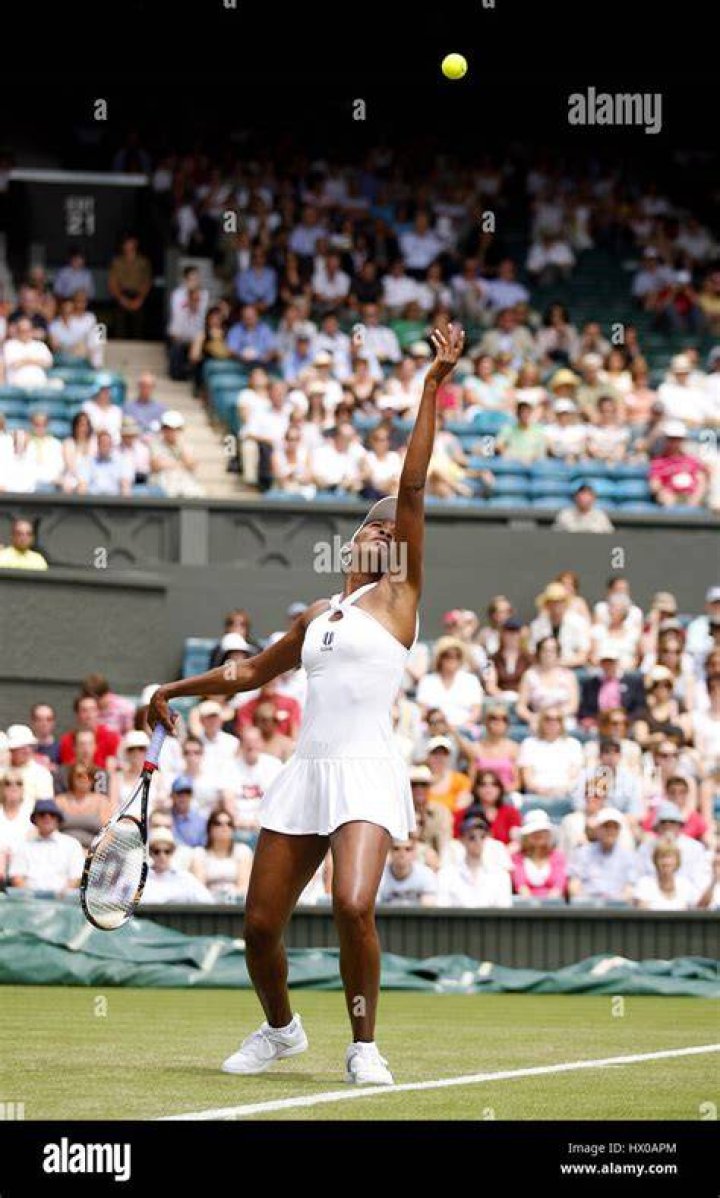 Venus Williams serving