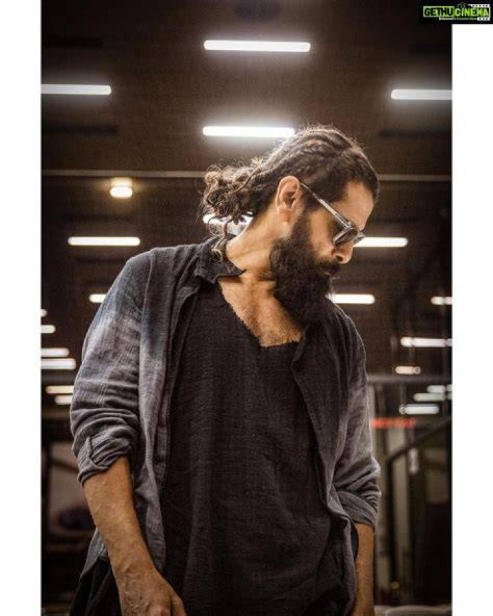 Vikram Wiki, Height, Biography, Early Life, Career, Age, Birth Date, Marriage