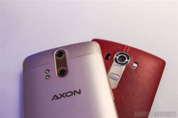 ZTE Axon vs LG G4 quick look